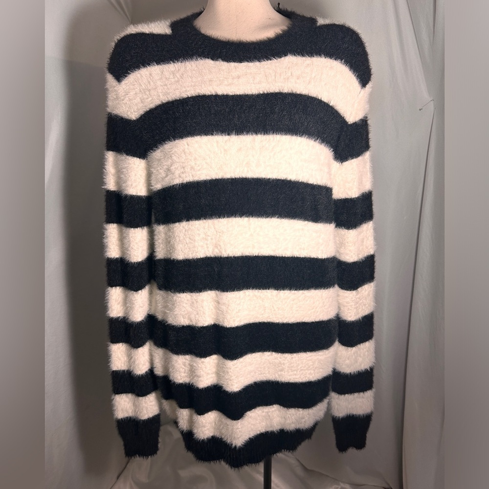 Forever 21 Fuzzy Striped Sweater Black White Soft Knit Unisex Grunge Sz Large